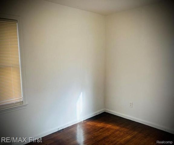 15910 W Parkway Street, Detroit, MI 48223