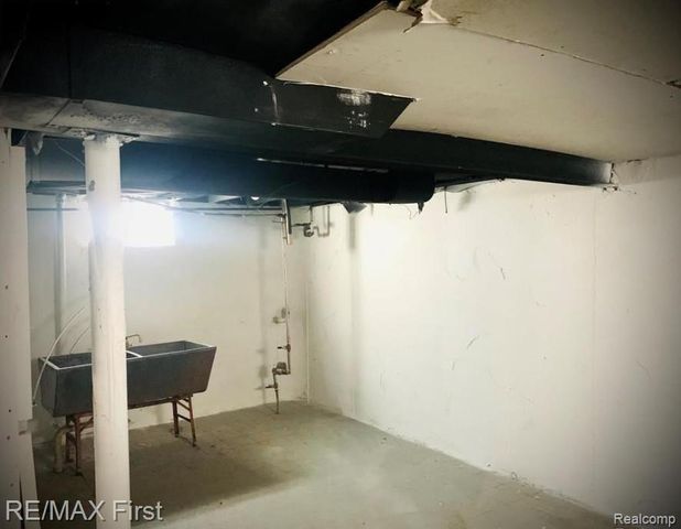 15910 W Parkway Street, Detroit, MI 48223