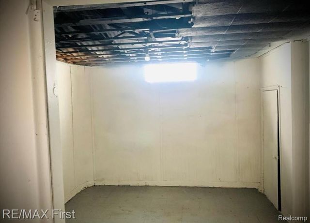 15910 W Parkway Street, Detroit, MI 48223