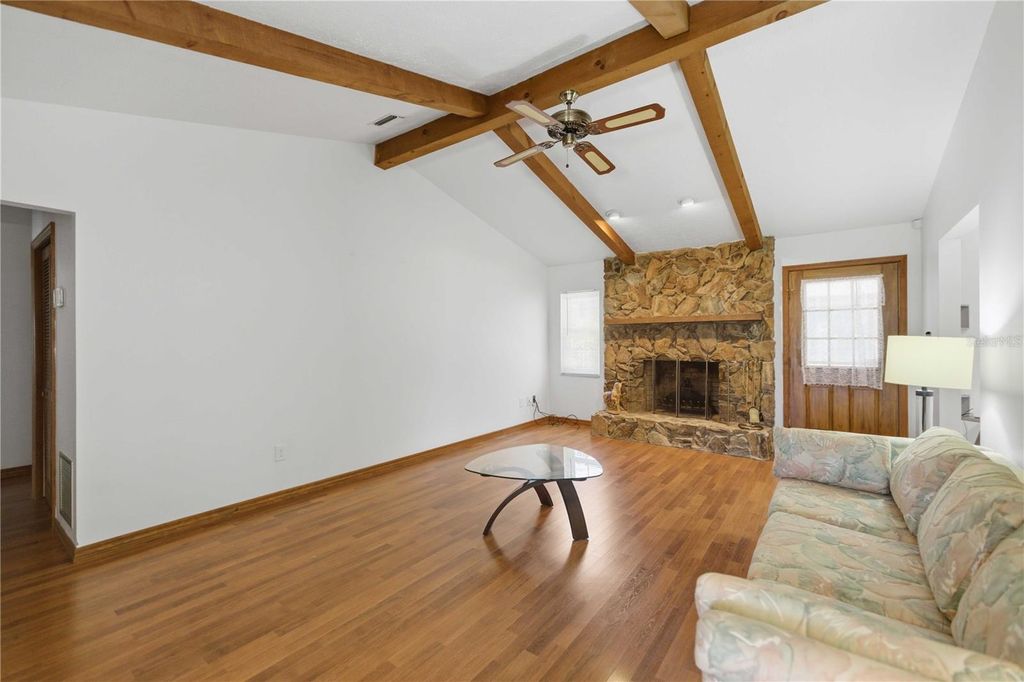 Image 7 of property listing at 4100 NE 4TH TERRACE, Ocala, FL 34479