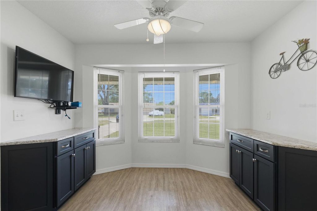 Image 10 of property listing at 4100 NE 4TH TERRACE, Ocala, FL 34479