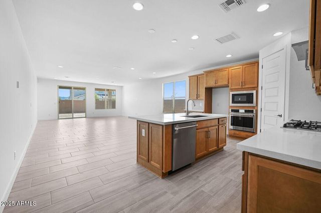 17153 W SWEET IRON Pass, Surprise, AZ 85387