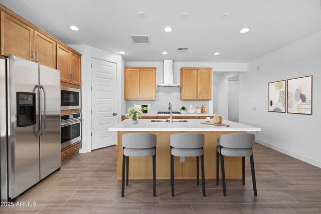 17153 W SWEET IRON Pass, Surprise, AZ 85387