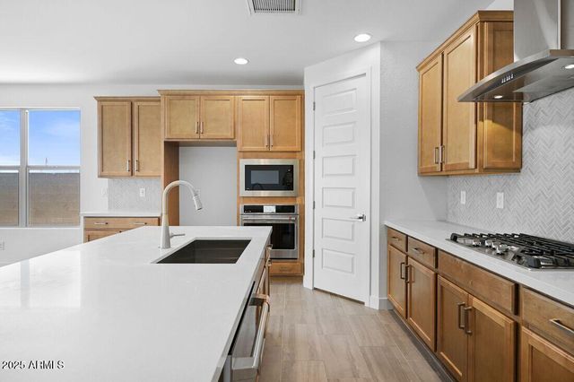 17153 W SWEET IRON Pass, Surprise, AZ 85387