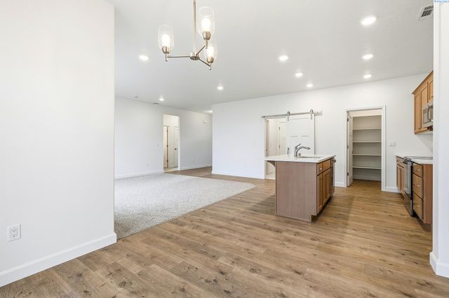 8713 Silver Mound Dr., Pasco, WA 99301