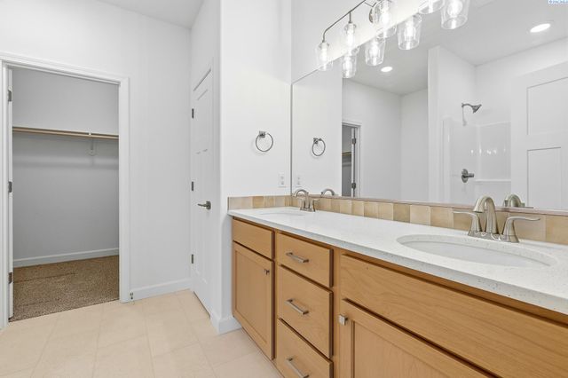 8713 Silver Mound Dr., Pasco, WA 99301