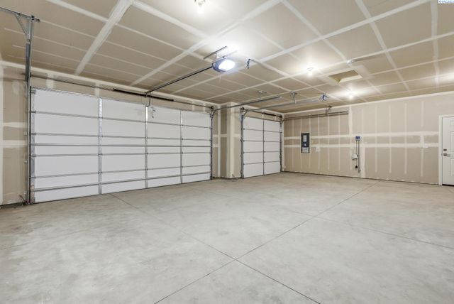 8713 Silver Mound Dr., Pasco, WA 99301