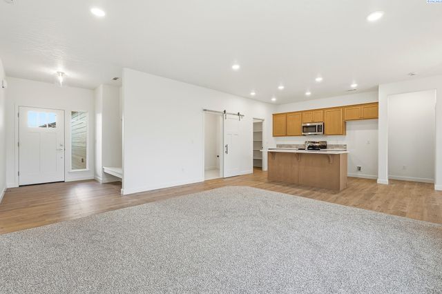 8713 Silver Mound Dr., Pasco, WA 99301