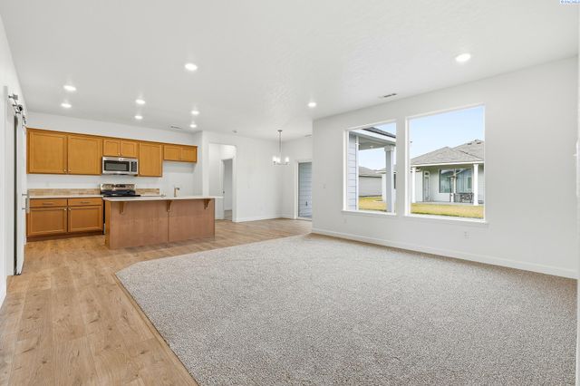 8713 Silver Mound Dr., Pasco, WA 99301