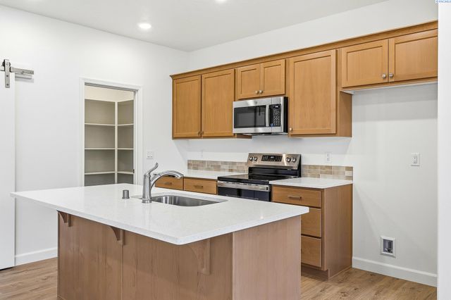 8713 Silver Mound Dr., Pasco, WA 99301