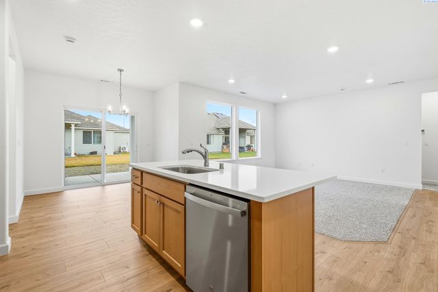 8713 Silver Mound Dr., Pasco, WA 99301