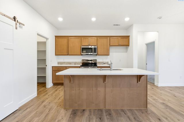 8713 Silver Mound Dr., Pasco, WA 99301