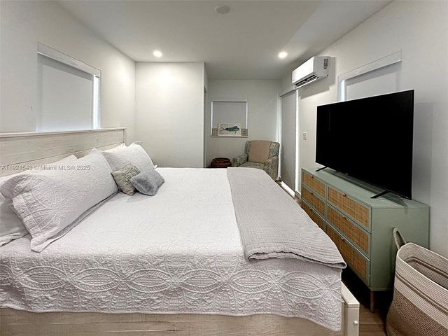 32 Pirates Dr, Key Largo, FL 33037