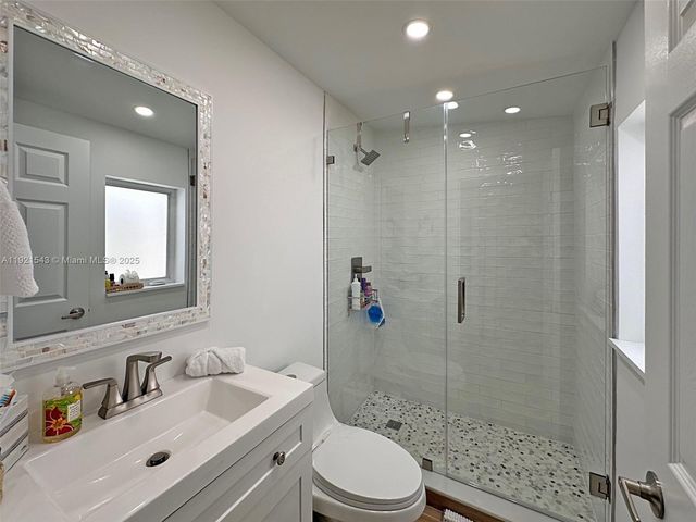 32 Pirates Dr, Key Largo, FL 33037