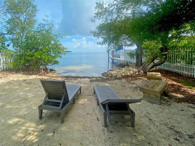 32 Pirates Dr, Key Largo, FL 33037