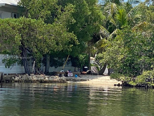 32 Pirates Dr, Key Largo, FL 33037