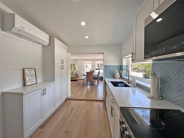 32 Pirates Dr, Key Largo, FL 33037