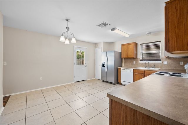 1522 W Nelson Ave, Aransas Pass, TX 78336