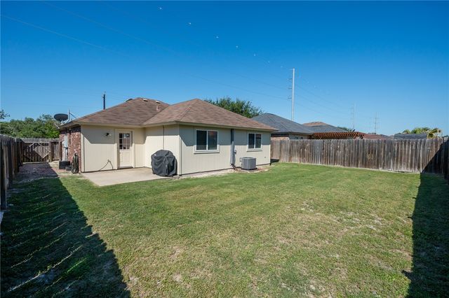 1522 W Nelson Ave, Aransas Pass, TX 78336