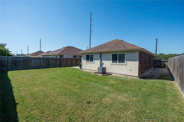 1522 W Nelson Ave, Aransas Pass, TX 78336