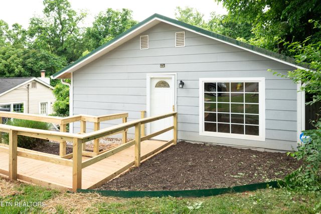 112 Pelham Rd, Knoxville, TN 37914
