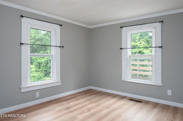 112 Pelham Rd, Knoxville, TN 37914