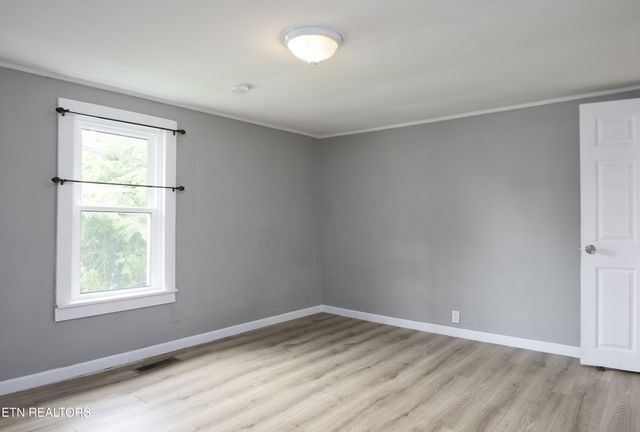 112 Pelham Rd, Knoxville, TN 37914