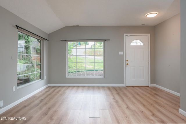112 Pelham Rd, Knoxville, TN 37914