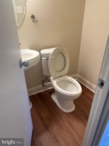 10142 FAIR WOODS DR, Fairfax, VA 22030