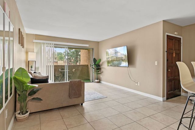 1101 W Macarthur 244, Santa Ana, CA 92707