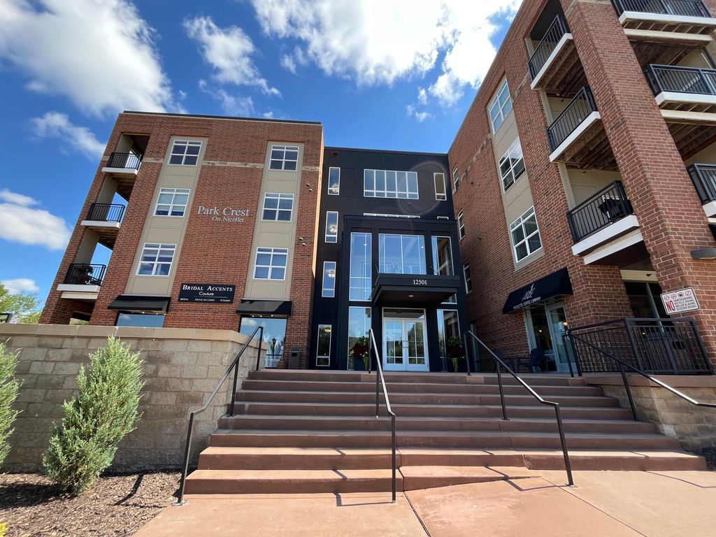 12501 Nicollet Avenue 423, Burnsville, MN 55337