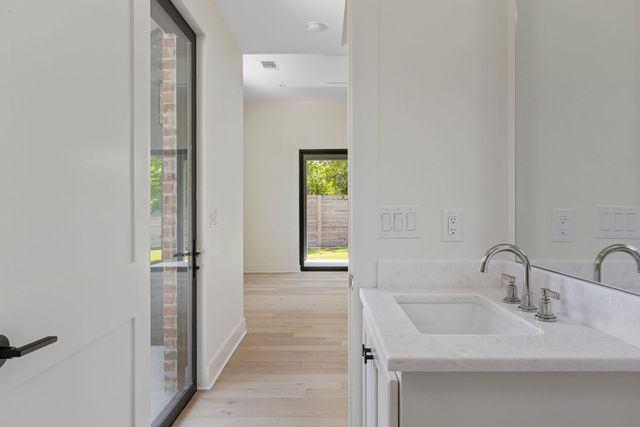 3306 Larry LN B, Austin, TX 78722