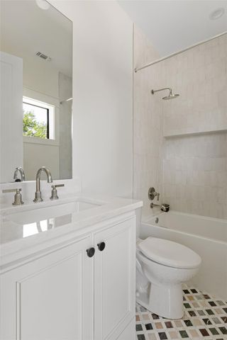 3306 Larry LN B, Austin, TX 78722