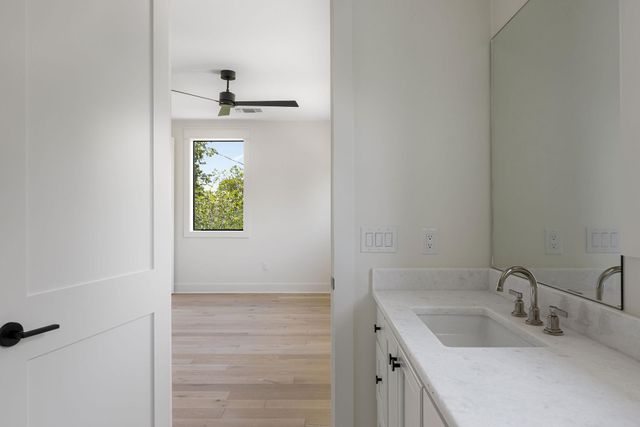 3306 Larry LN B, Austin, TX 78722