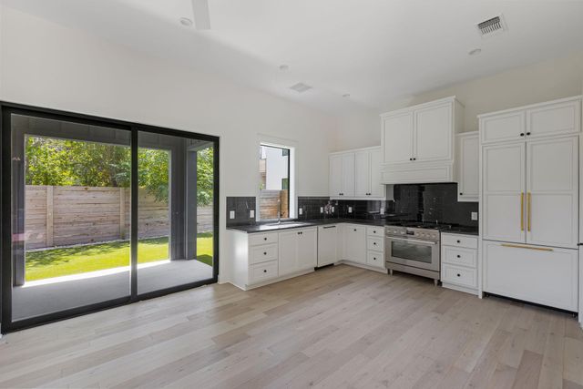 3306 Larry LN B, Austin, TX 78722