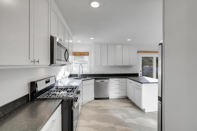 100 4th Avenue SE, Osseo, MN 55369