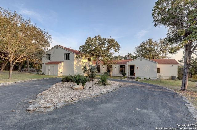 111 MAUK RD, Ingram, TX 78025