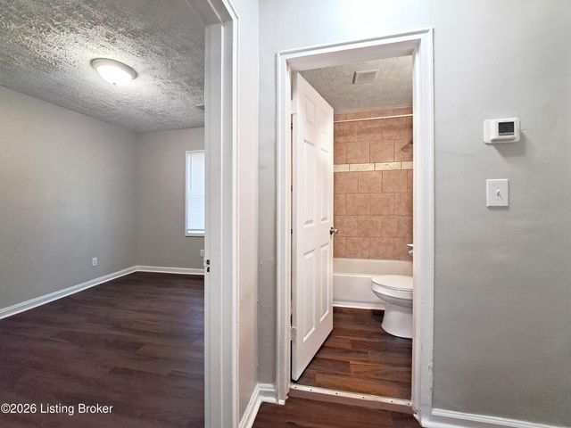 3511 Manslick Rd, Louisville, KY 40215