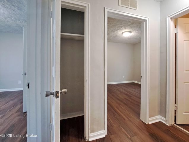 3511 Manslick Rd, Louisville, KY 40215