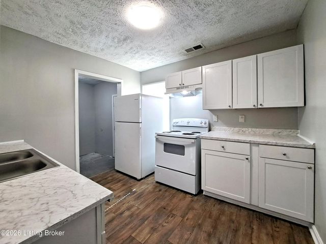 3511 Manslick Rd, Louisville, KY 40215