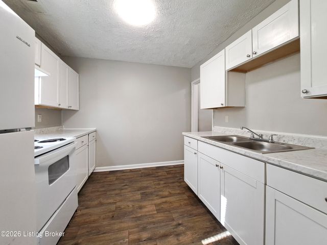 3511 Manslick Rd, Louisville, KY 40215