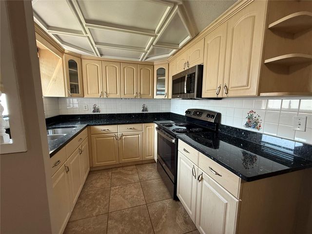 6014 SOUTHERN COMFORT BOULEVARD, Tampa, FL 33634