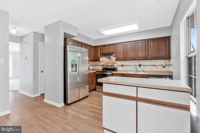 21676 CALAMARY CIR, Sterling, VA 20164