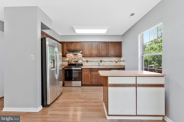 21676 CALAMARY CIR, Sterling, VA 20164