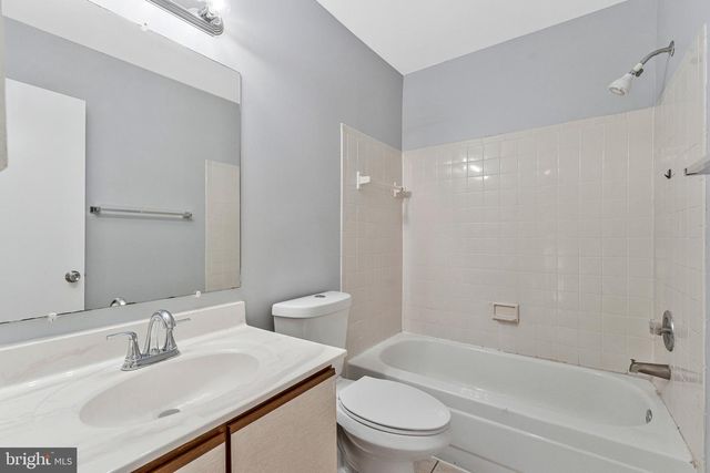 21676 CALAMARY CIR, Sterling, VA 20164