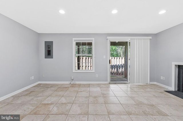 21676 CALAMARY CIR, Sterling, VA 20164