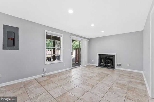 21676 CALAMARY CIR, Sterling, VA 20164