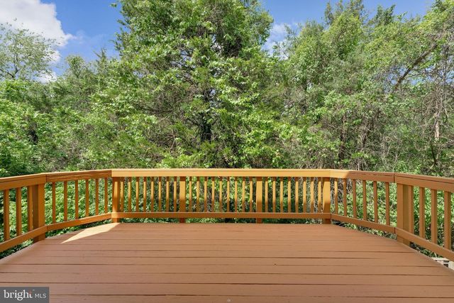 21676 CALAMARY CIR, Sterling, VA 20164