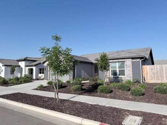 2935 21st Avenue, Kingsburg, CA 93631