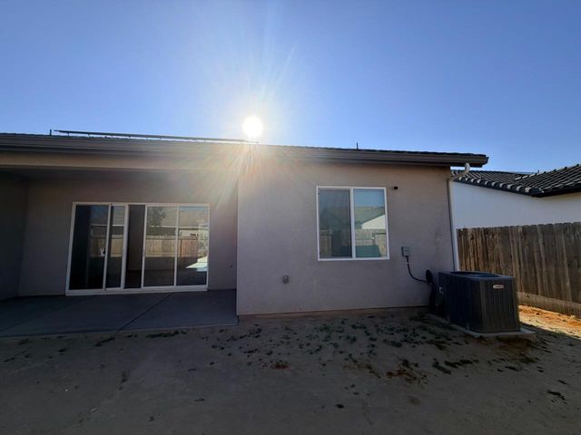 2935 21st Avenue, Kingsburg, CA 93631